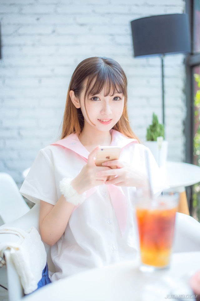 庞统闻言点点头，看向魏延道：“当加紧布防了，以孔明之能，我们恐怕还未赶到江州，江州已经被破，当先巩固好成都周边防御。”